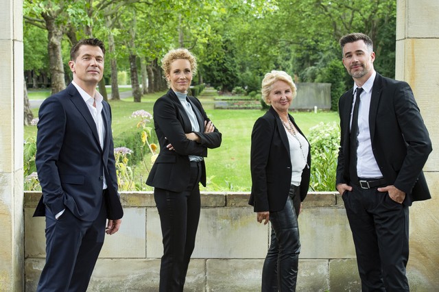 Ansgar von Lahnstein (Wolfram Grandezka), Carla von Lahnstein (Claudia Hiersche), Charlie Schneider (Gabriele Metzger), Oliver Sabel (Jo Weil) (v. l. n. r.)