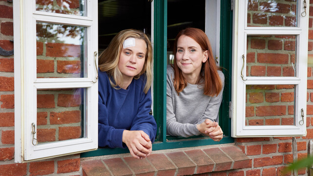 Ungleiches Schwesternduo: Feli (Caroline Hanke, l.) und Viktoria Lorentzen (Lena Dörrie, r.)