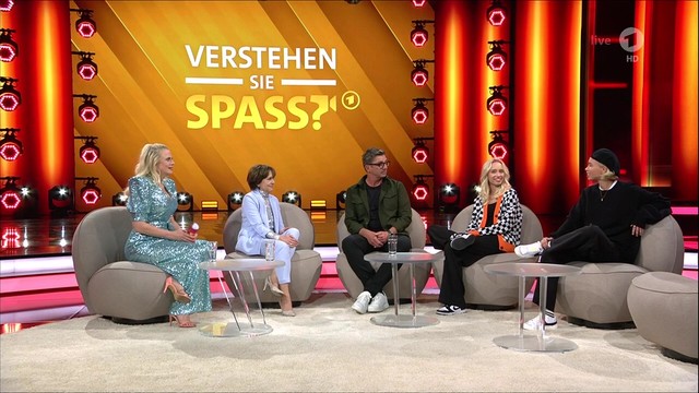 Barbara Schöneberger (l.) mit ihren ersten Gästen