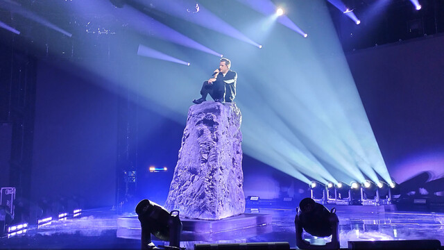 René Miller singt "Concrete Heart"