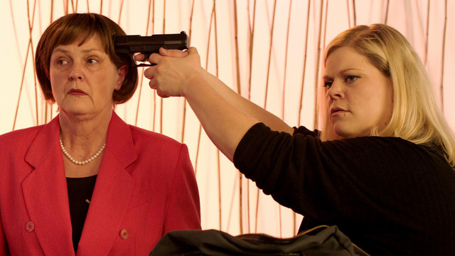 Marie Schöneburg (r.) mit Manuela Biedermann im Satirefilm "Das schaffen wir schon" (2017)