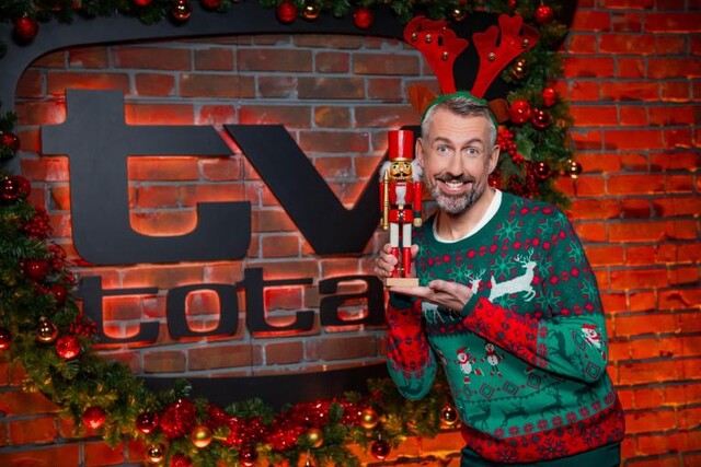 "TV total feiert Weihnachten" mit Sebastian Pufpaff
