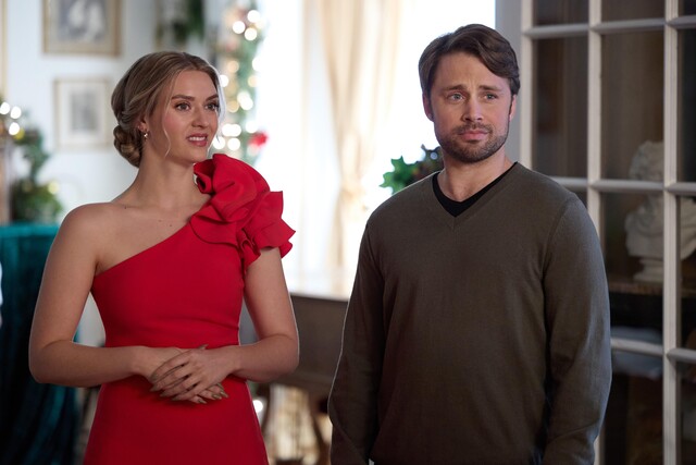 Charlotte (Pascal Lamothe-Kipnes) und Henry (Max Lloyd-Jones)