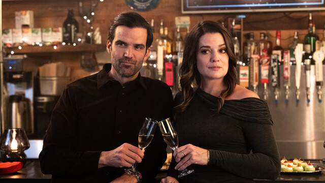 Dan (Benjamin Ayres) und Kate (Kimberley Sustad)