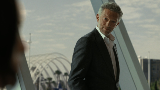 Serac (Vincent Cassel) hat Charlotte durchschaut.