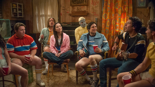 Fröhliche Feriencamprunde: Zak Orth (2.v.l.), Marguerite Moreau, Michael Ian Black, Paul Rudd (m. Gitarre) u.a.