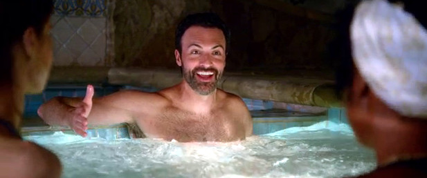 Hey, wie wärs denn mal zu dritt? Eli (Reid Scott) hat eine (gute?) Idee.