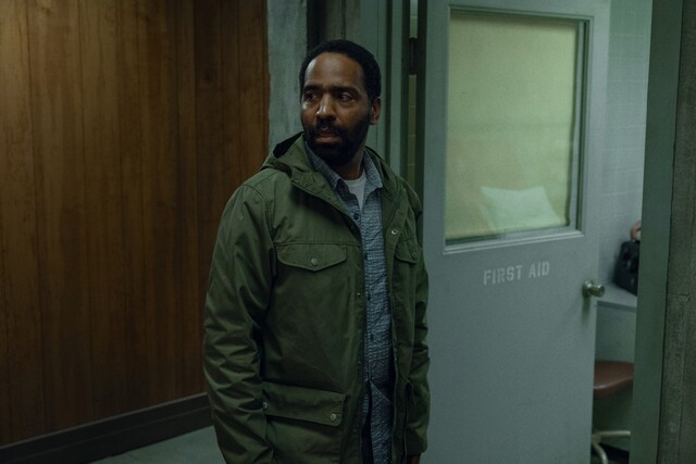 Sheriff Beshir (Kevin Carroll) will bald nur noch weg von der Insel - aus einem sehr pers&ouml;nlichen Grund.