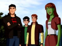 In Zivil (v.l.n.r.): Superboy, Dick Grayson (Robin), Wally West (Kid Flash) und Neuzugang Megan Morse (Miss Martian)
