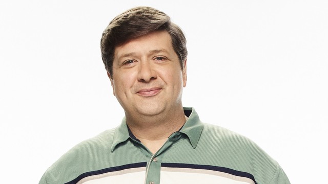 Lance Barber als George Cooper Sr. in "Young Sheldon"