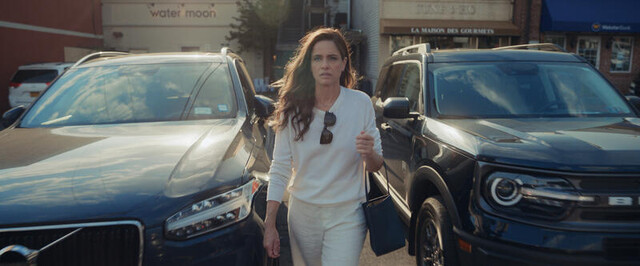 Ex-Gattin zwischen Limousinen: Mel (Amanda Peet) auf dem Weg zum Country Club