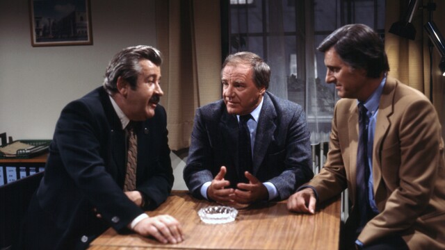 "Tatort - Im Fadenkreuz" mit Kriminalobermeister Hans Brettschneider (Willy Harlander, l.), Kriminalrat Schubert (Rolf Castell, M.) und Kriminalkommissar Ludwig Lenz (Helmut Fischer, r.)