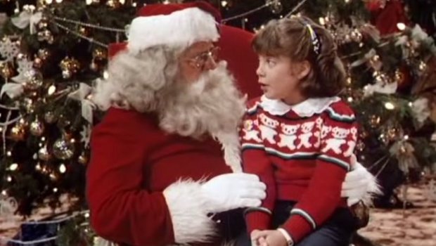 Tori Spelling arbeitete schon früh für ihren Vater, den Mega-Produzenten Aaron Spelling, und saß in "Hotel" als kleine Lisa auf Santas Schoß.