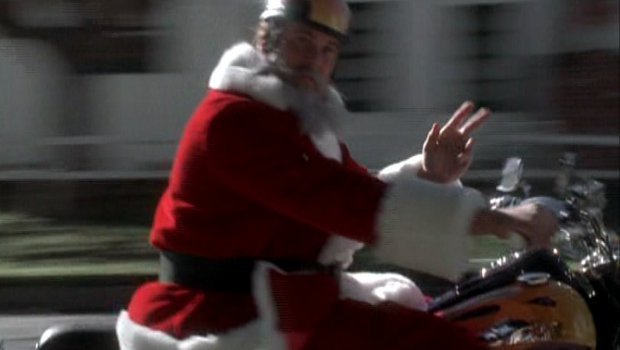 Santas letzter Ritt: Motorrad-Freak Jesse (Franc Ross) verunglückt auf dem Weg zur Arbeit tödlich
