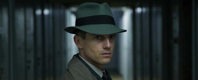 Nachdem die aufwändige historische Romanverfilmung "Babylon Berlin" vor einem Jahr im Pay-TV bei Sky gezeigt wurde, folgte im Herbst die Free-TV-Premiere im Ersten. Das Interesse war vor allem zum Start groß: 7,8 Millionen Zuschauer verfolgten die ersten drei Folgen linear im Fernsehen - im Schnitt waren bei den insgesamt 16 Folgen der ersten beiden Staffeln 4,92 Millionen Menschen dabei. In der ARD-Mediathek wurden zusätzlich mehr als zehn Millionen Video-Abrufe gezählt.