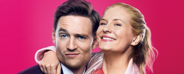 Als Erfolg kann die erste Staffel von "Jenny - echt gerecht!" wahrlich nicht bezeichnet werden. Die RTL-Anwaltsdramedy erwischte Anfang April bereits einen schwachen Start, in den Folgewochen sanken die Quoten weiter. Im Schnitt schalteten 1,85 Millionen Menschen ein - in der Zielgruppe kamen maue 10,1 Prozent zustande. RTL glaubt an den langfristigen Erfolg und bestellte dennoch eine zweite Staffel.