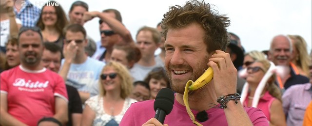 Luke Mockridge legte einen seltsamen Auftritt im "ZDF-Fernsehgarten" hin.