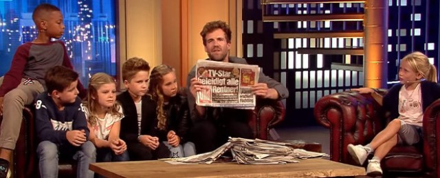 Luke Mockridge präsentiert den Kinder-Autoren, zu welchen Schlagzeilen der "Fernsehgarten"-Auftritt geführt hat.