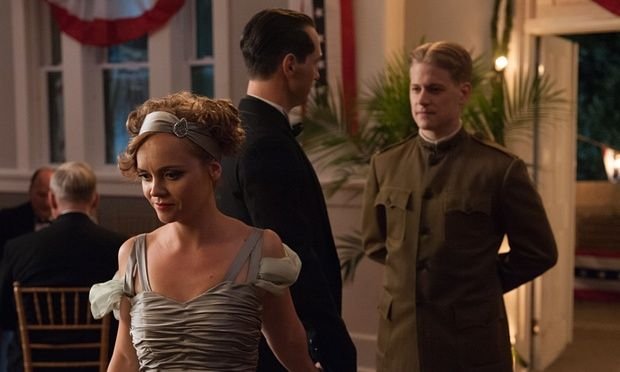 Christina Ricci (l.) in "Z - The Beginning of Everything"