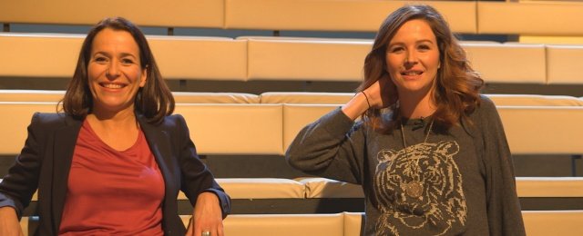 Katrin Bauerfeind (r.) assistiert Anne Will (l.)