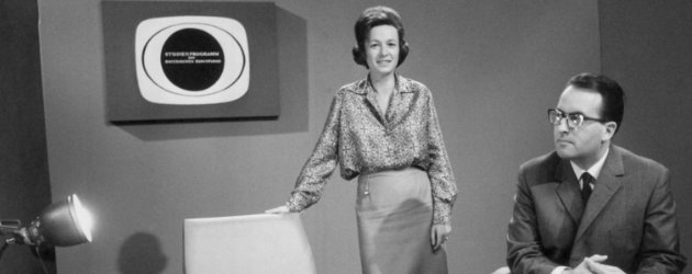 Redakteurin Dr. Margret Zang und Fernsehdirektor Dr. Helmut Oeller am ersten Sendetag des Studienprogramms