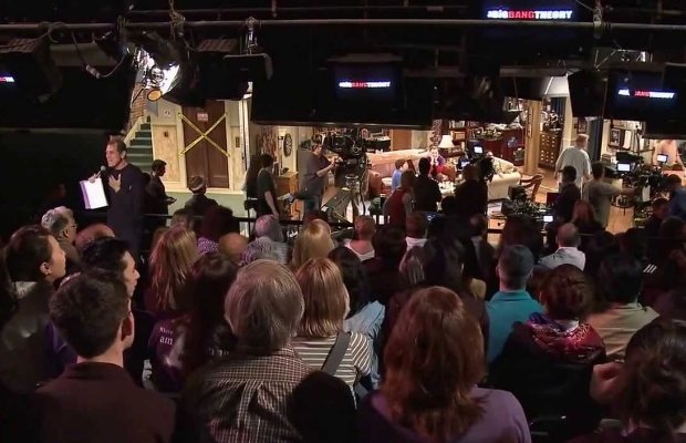 Die Zuschauerränge von "The Big Bang Theory" während einer Aufzeichnung, Anheizer inklusive.