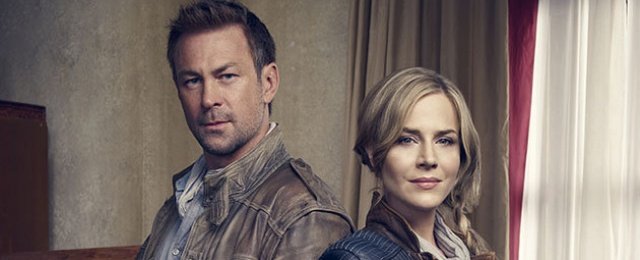 Grant Bowler und Julie Benz