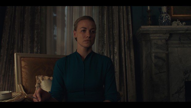 Yvonne Strahovski als Serena Joy, eine frühere Fernsehpredigerin und die (unfruchtbare) Ehefrau des Commanders