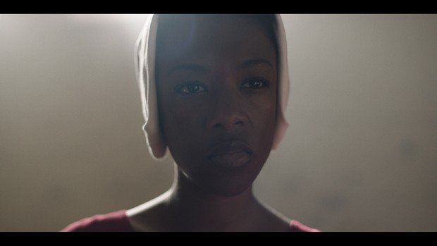 Samira Wiley als Moira, eine lesbische Frau und alte Freundin von Offred