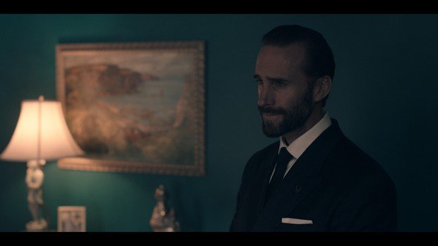 Joseph Fiennes als Commander Waterford, Offreds "Verwalter"