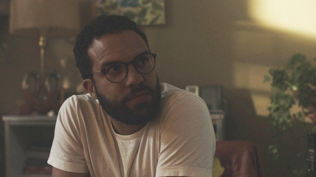 O-T Fagbenle als Luke, Offreds Ehemann - bevor die Gründung von Gilead die Familie auseinanderriss