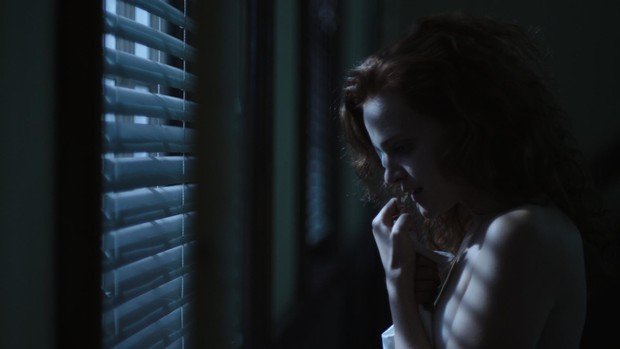 Madeline Brewer als Janine, eine Leidensgenossin von Offred