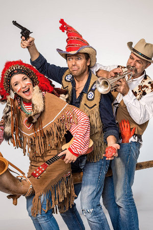 Carolin Kebekus mit Olaf Bürger und ebasa der Meister als Trio der alternativen Karnevalsrevue "Deine Sitzung"