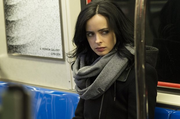 Gibt es etwas "normaleres" als mit der Bahn zu fahren? Jessica Jones ist "Privatmensch"