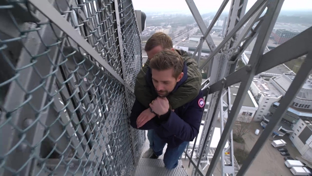 Joko und Klaas besteigen den Berliner Funkturm.