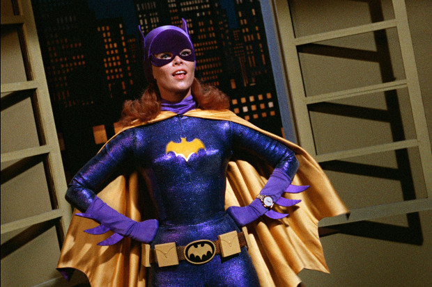 Yvonne Craig ist Batgirl