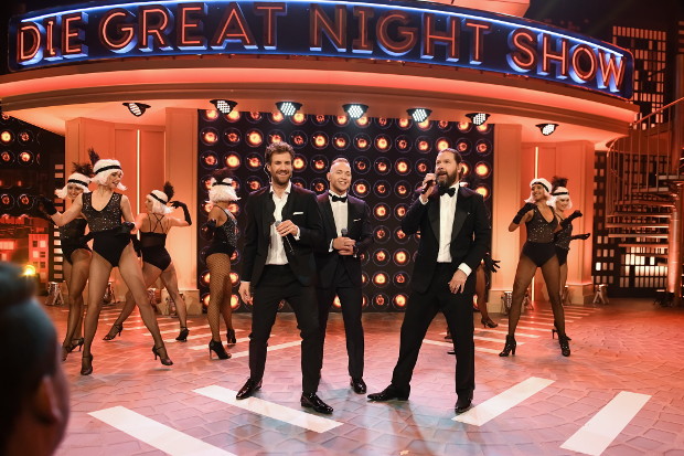 Show-Auftritt von Luke Mockridge mit Rea Garvey (r.) und "The Voice of Germany"-Kandidat Erwin Kintop (m.)