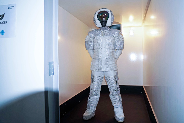 Der Astronaut im Kühlraum