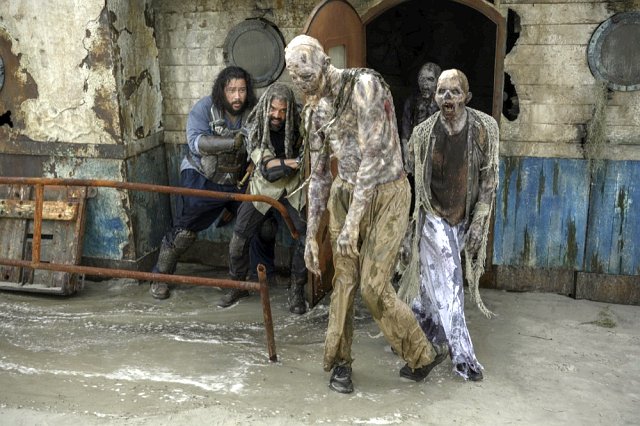 Cooper Andrews als Jerry (mit Ezekiel) in der zehnten Staffel von "The Walking Dead"