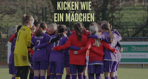 Kicken wie ein Mädchen